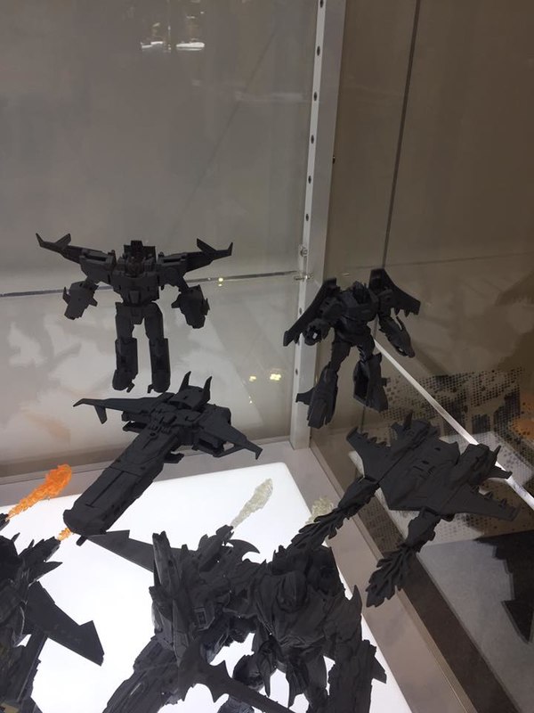 VOYAGER STARSCREAM COMBINER FEET   Photos From Prototype Display At HasCon 2017 Show Power Of The Primes Feature  (11 of 28)